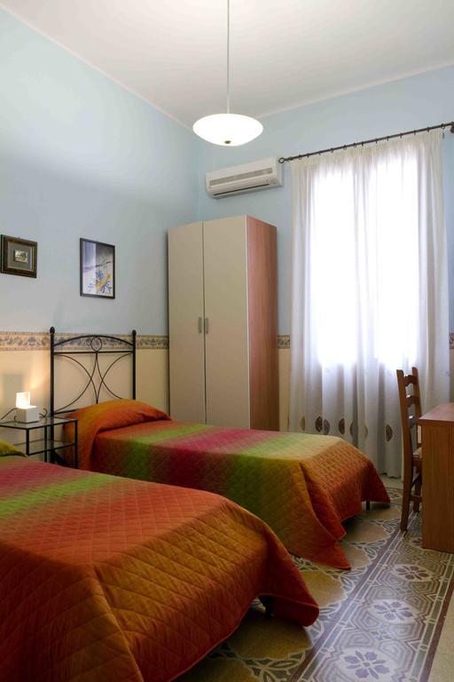 Casa Vacanza Albamarina Trapani Pokój zdjęcie
